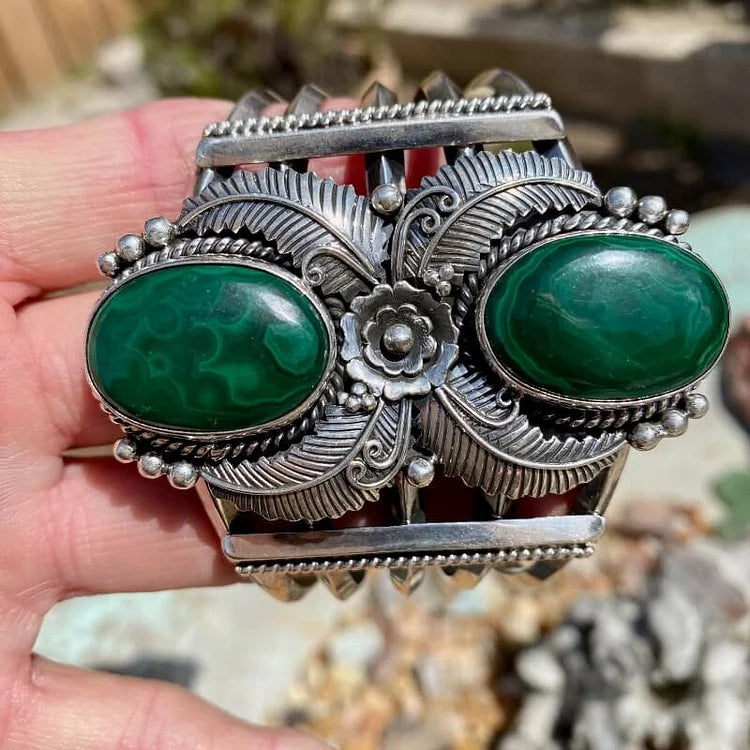Dobbelt grønt malakitt signert Navajo sterling sølv armbånd